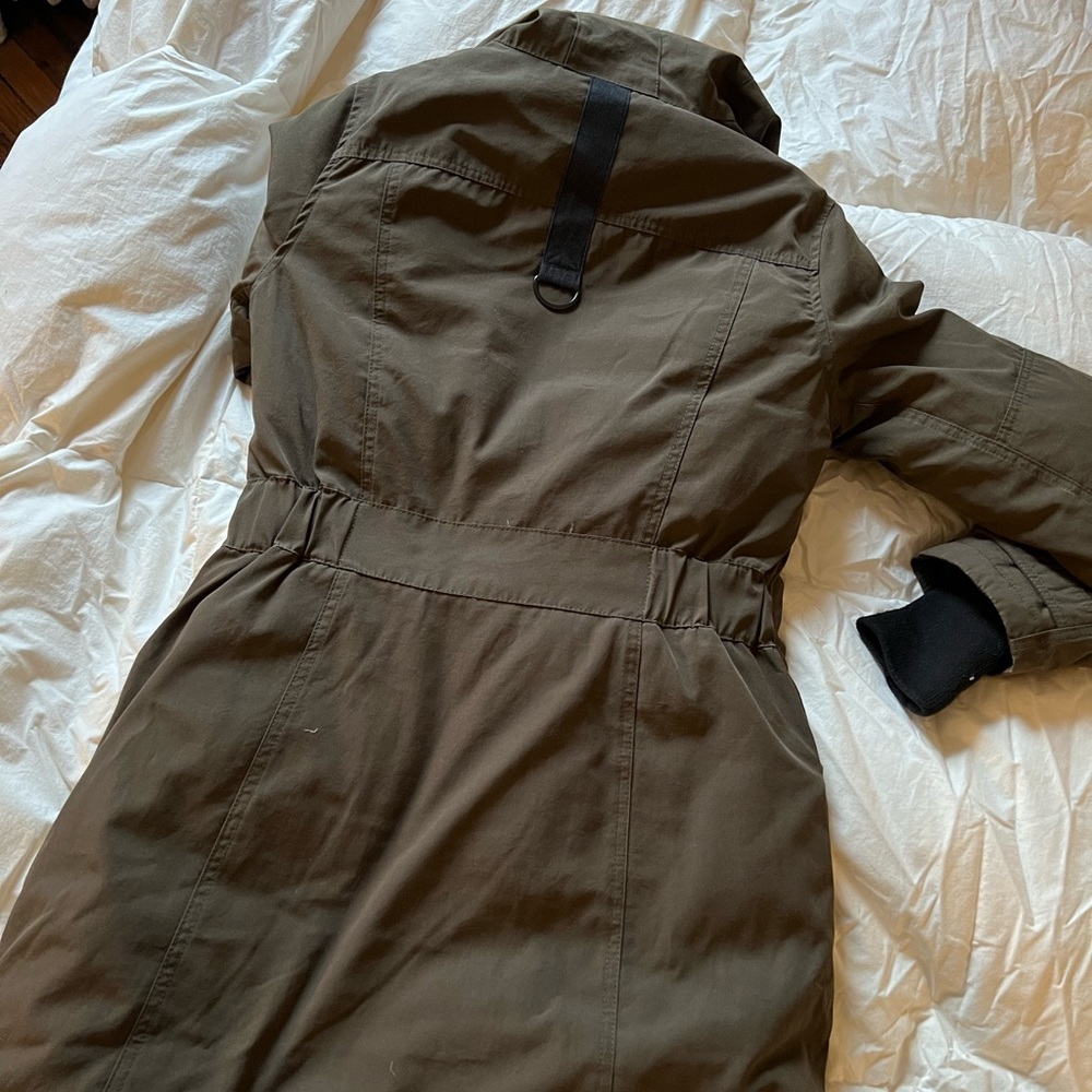 Aritzia Bancroft Parka Down Jacket in Military Green - Picture 5 of 10